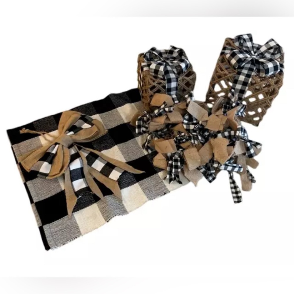 8 Piece Rustic Buffalo Plaid and Burlap Christmas Décor Set